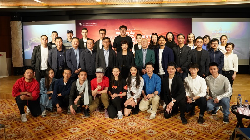 ��硶��·���е�ÿһ�����������Ϊǧǧ������·�˵���Ӱ������̨  ��С������