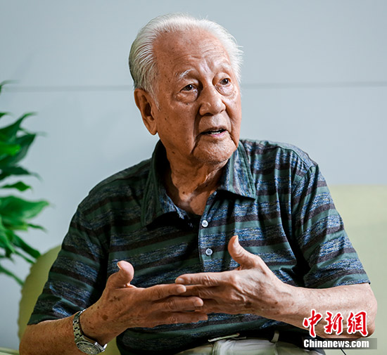 7��2�գ��й���һ����Ǳͧ�����ʦ���񻪽�����������߲ɷá����񻪣��й���һ����Ǳͧ�����ʦ���й�����ԺԺʿ���й������ع����Ź�˾����һ���о�����������������й���һ�Һ�Ǳͧ��߮�40��󣬹������ۡ����������ʦ����94��Ļ�����Ȼ�ڡ����ۡ���ÿ�������գ������������ʱ���������ϣ�Ϊ����Ŀ�����Ա���ɽ�� ��������� �ų� ��